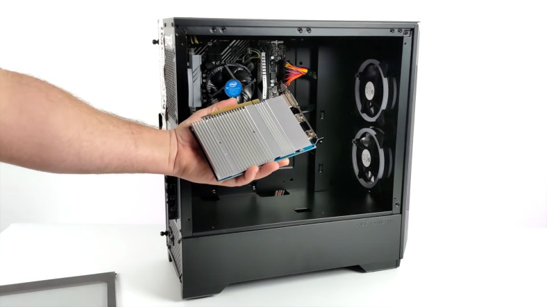 Intel Iris Xe DG1 Ekran Kartının Performansı Test Edildi