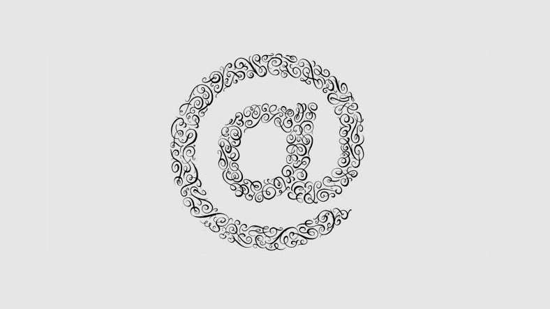 İnternet Çağının Gözdesi @ İşareti Ne Manaya Geliyor?