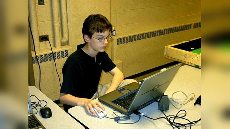 İnternetteki Kimliğimizle Gerçek Kimliğimiz Birebirmiş