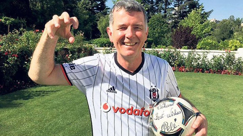 MI6 Lideri’nden Tweet: Yeni Bir Q Arıyoruz