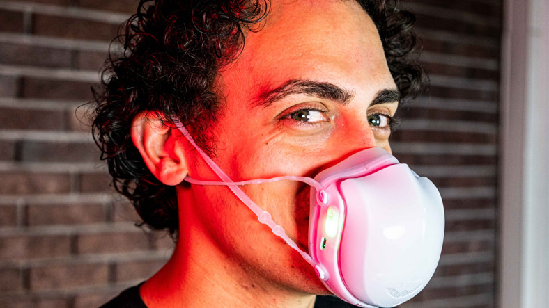 Oyun Karakteri Üzere Hissettiren Elektronik Maskeyi İnceledik