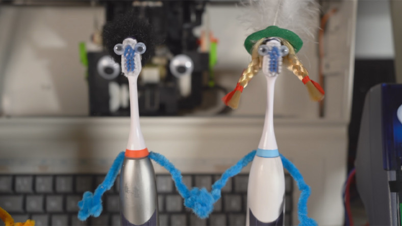 Rasputin, PS2 Denetimcisi ve Diş Fırçalarıyla Seslendirildi