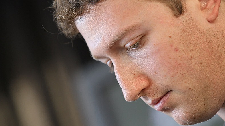 Tim Cook’tan Facebook’a Tenkit: Küçümsenmeyi Hak Ediyorlar