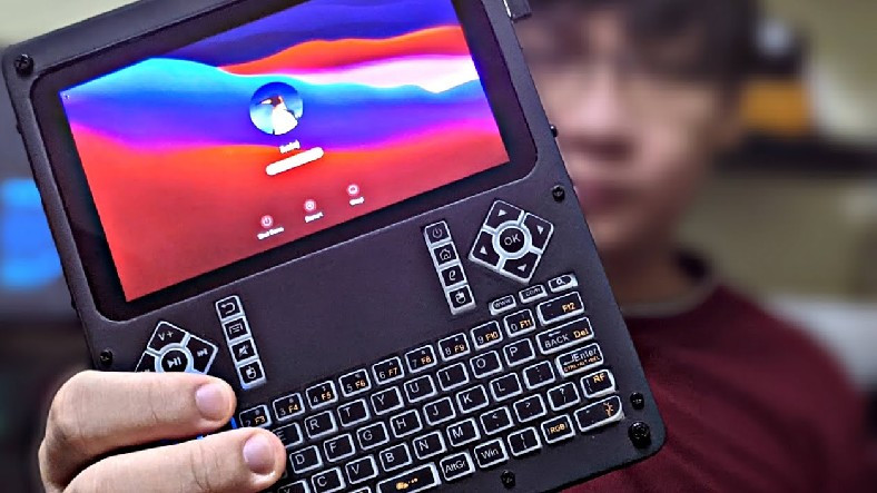 YouTuber, macOS Yüklü Cep Bilgisayarı Geliştirdi [Video]
