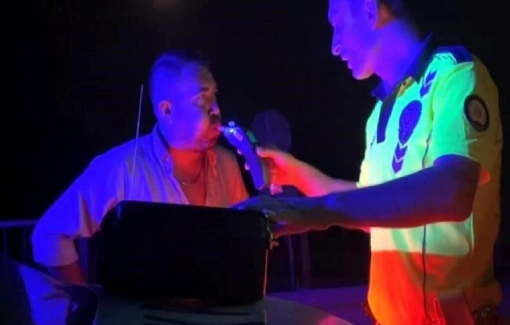 Alkollü şoförden farklı istek: “Bana alkolden ceza yazmayın”