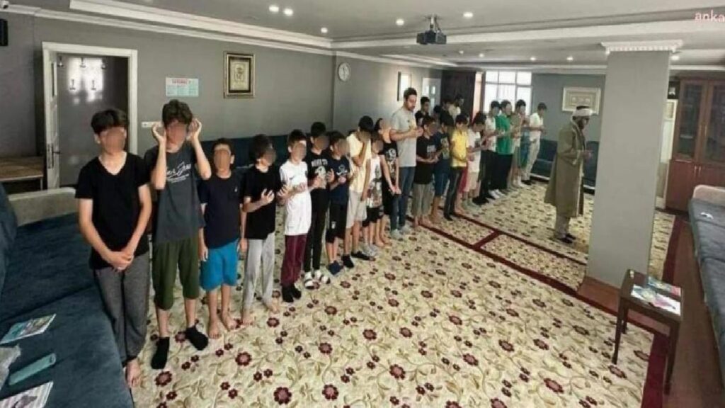 Ayasofya Cami Baş İmamı Ay, Devlet Muhafazasındaki Çocukların Gönderildiği Işık Cemaatine Bağlı ‘Mutlu Yuva’lı Çıktı