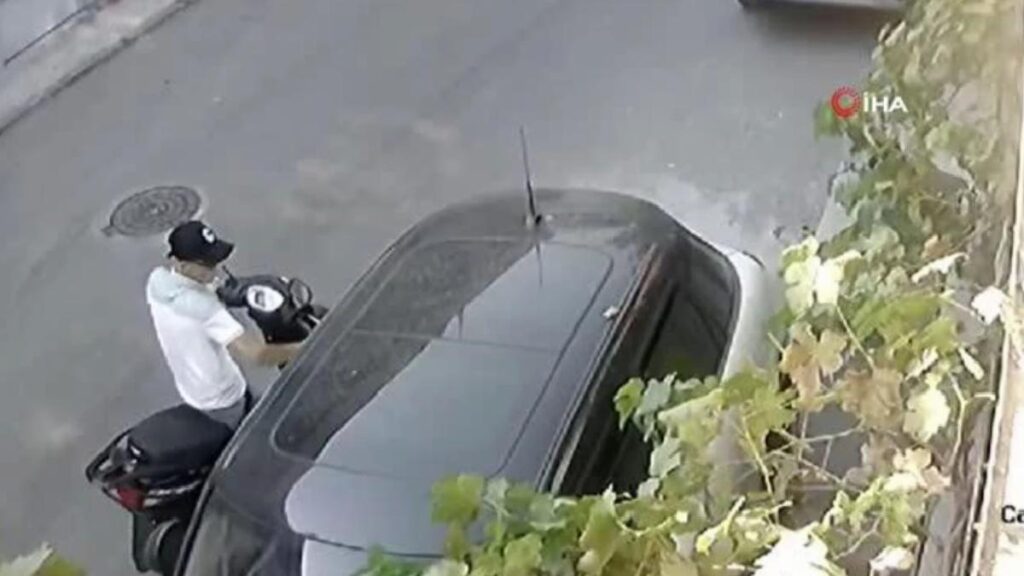 Babasının bozdurması için verdiği dolarları bu türlü çaldırdı