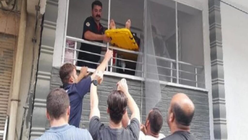 Bafra’da çatı katında oyun oynayan çocuk havalandırma boşluğuna düştü