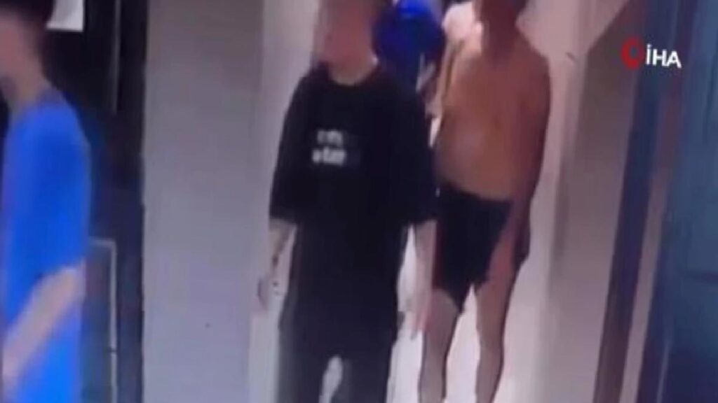 Bağcılar’da halı saha maçı kanlı bitti…O anlar kameralara yansıdı