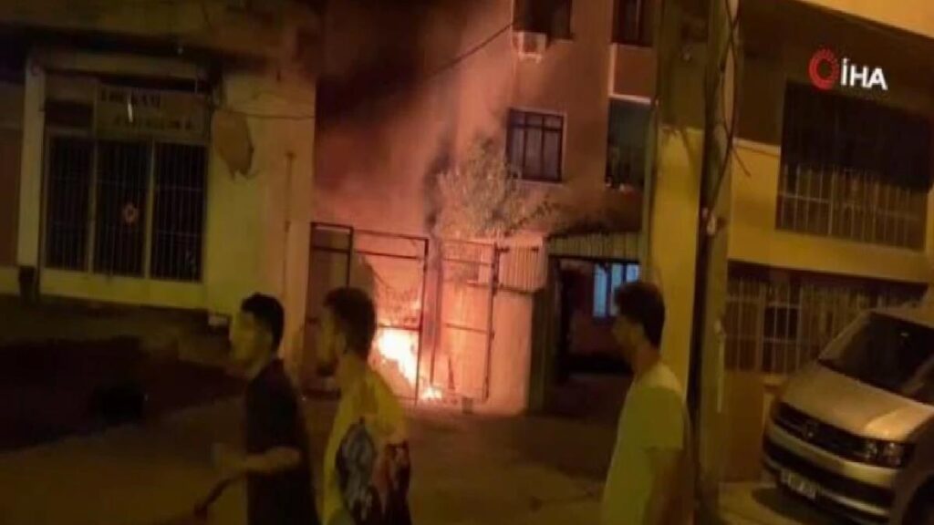 Bahçede başlayan yangın iş yerine ve otomobile sıçradı, mahalleli panik yaşadı