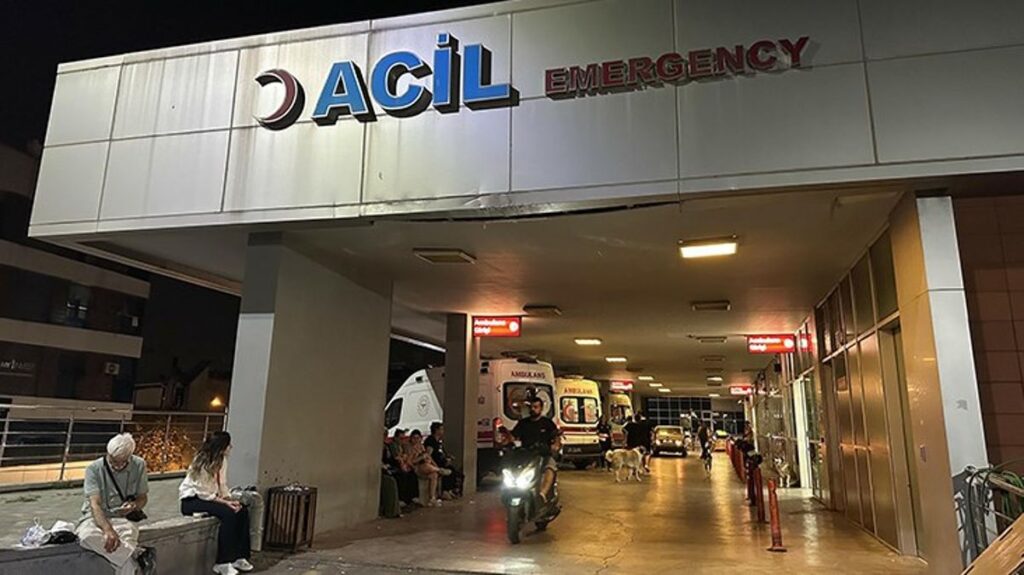 “Beni uzaylılara öldürtecek” diyerek annesine satırla saldıran kuşkulu tutuklandı