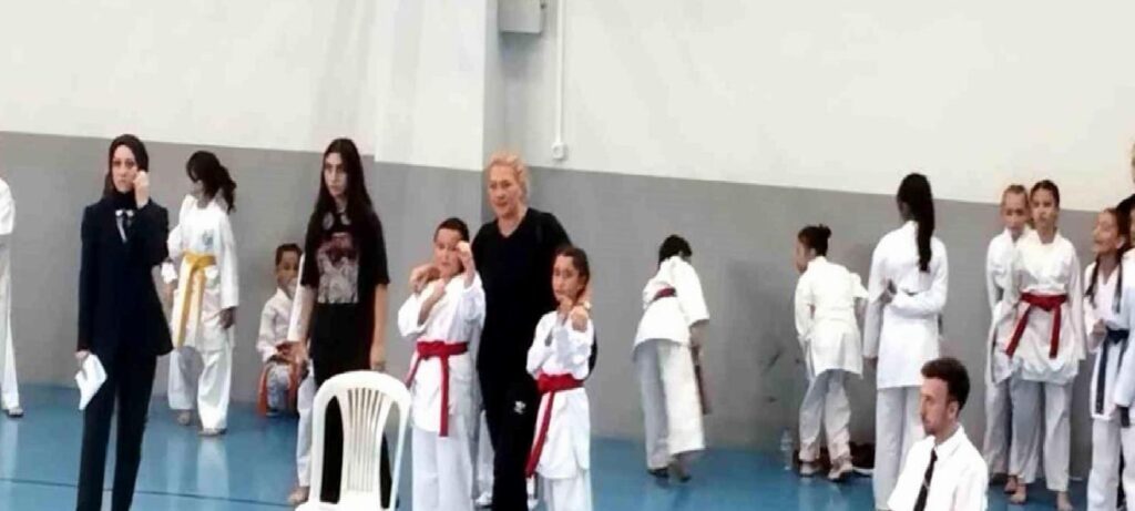 Birinci kere katıldıkları karate karşılaşmasında 6 madalya kazandılar