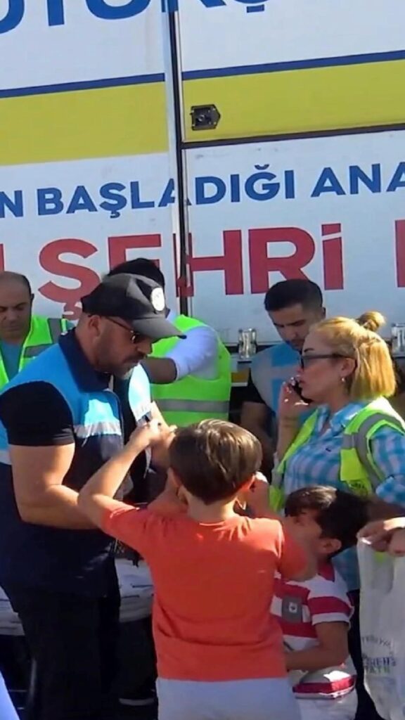 Bursa Büyükşehir Belediye Lideri Alinur Aktaş, toplumsal medya hakaretlerine karşı tazminat davası açtı