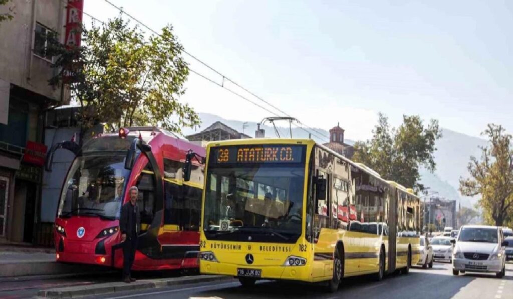 Bursa’da 65 yaş üstüne fiyatsız ulaşım kartı kalkmadı