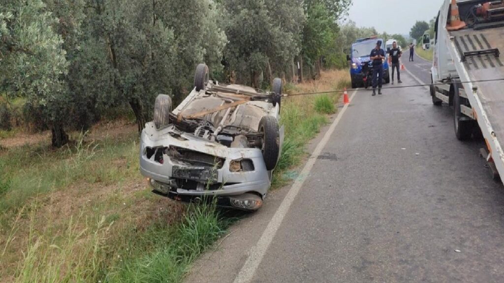 Bursa’da araba devrildi: 1 meyyit, 2 yaralı