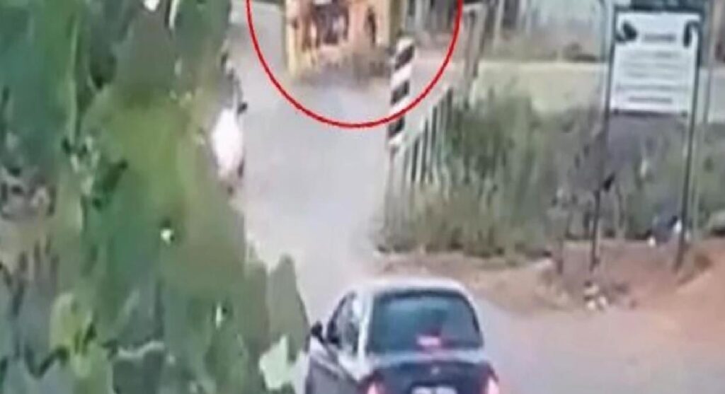 Bursa’da Arabanın Yolcu Minibüsüne Çarptığı Kazada 2 Kişi Hayatını Kaybetti