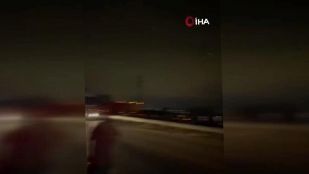 Bursa’da arı yüklü kamyon alev alev yandı