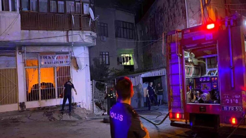 Bursa’da Bahçede Çıkan Yangın 6 Katlı Binaya ve İş Yerine Sıçradı