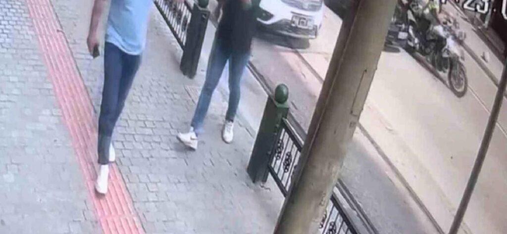 Bursa’da Bayan Şoför Trafik Polisine Çarptı