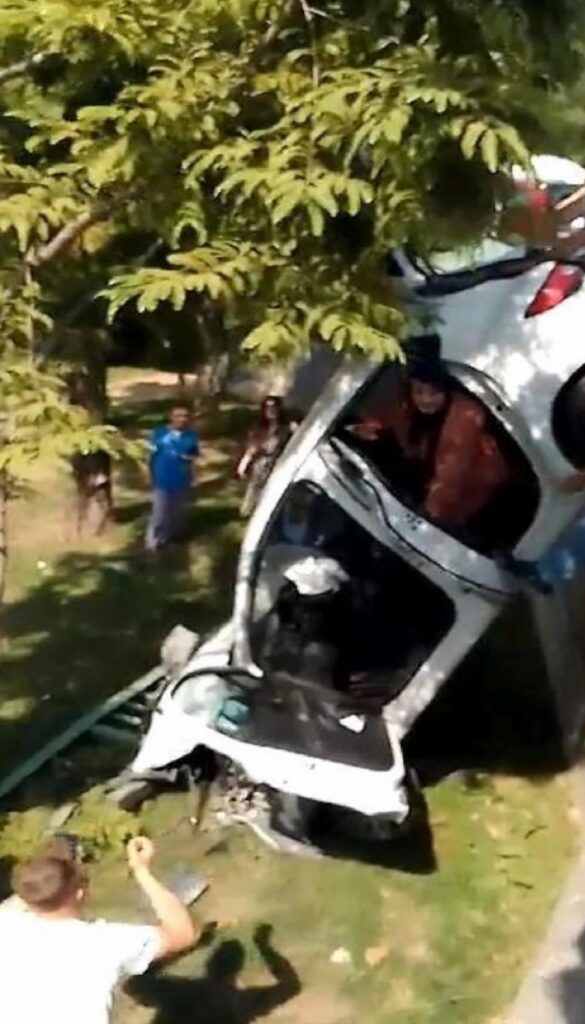 Bursa’da düğüne giden ailenin bulunduğu araba şarampole uçtu