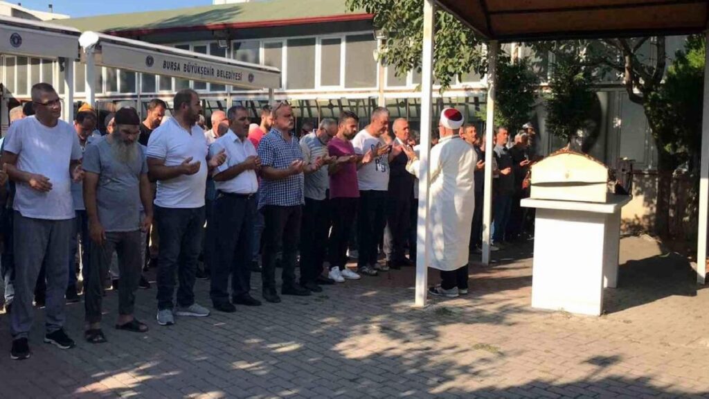 Bursa’da İnşaatta İçi Su Dolu Asansör Boşluğunda Cansız Vücudu Bulunan Genç Kız Toprağa Verildi