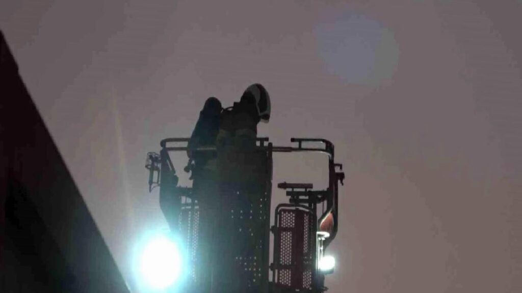 Bursa’da İtfaiye Takımları Yangını Söndürdü