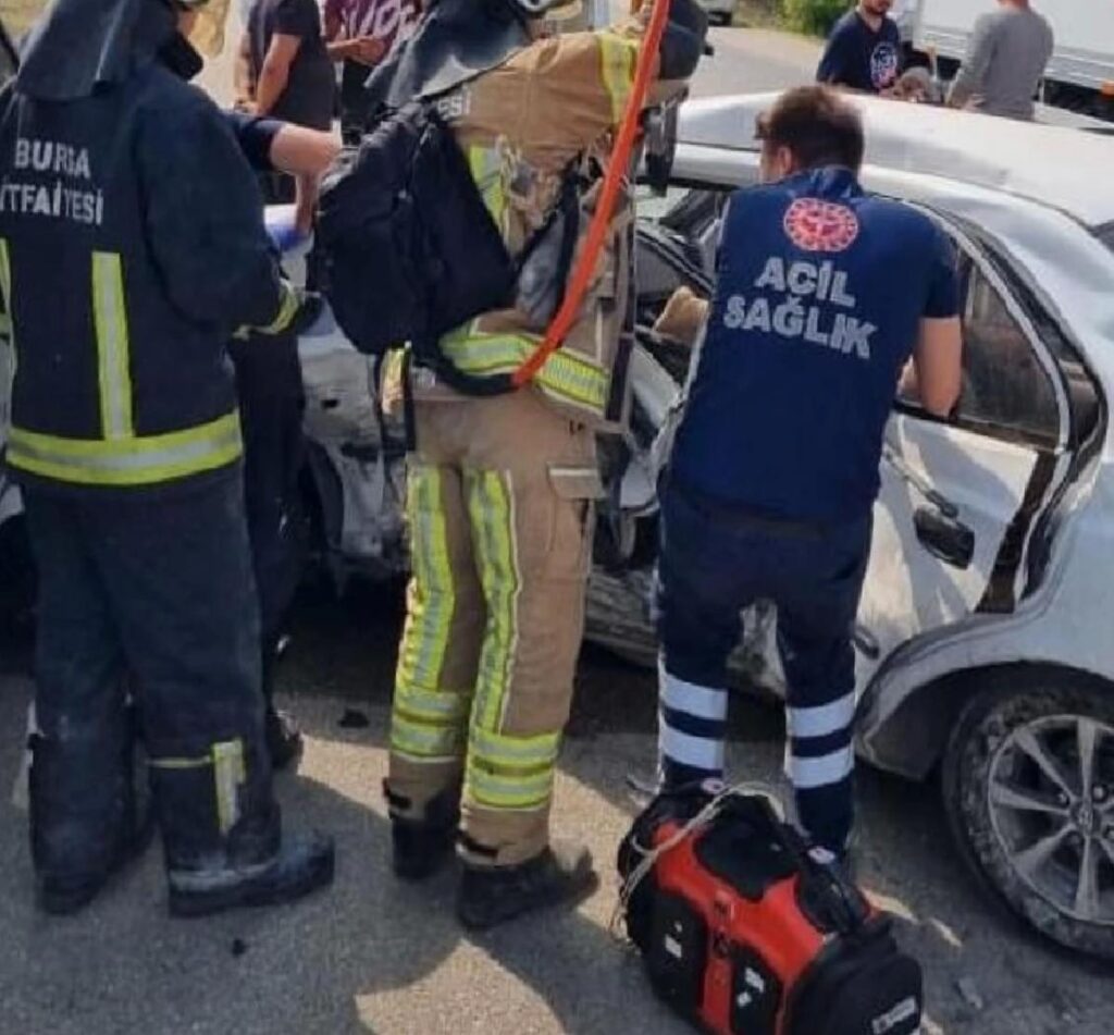 Bursa’da Kaza: 2 Meyyit, 1 Yaralı