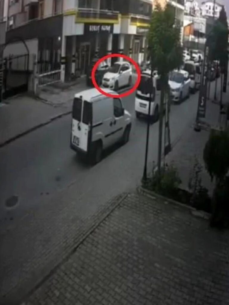 Bursa’da motosikletliye çarpan araç şoförü kaçtı