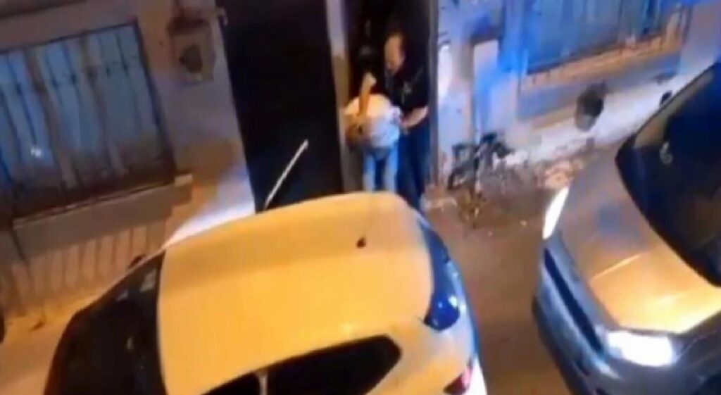 Bursa’da Narkotik Polisi Kuşkulu Şahısların Meskeninde Baskın Yaptı