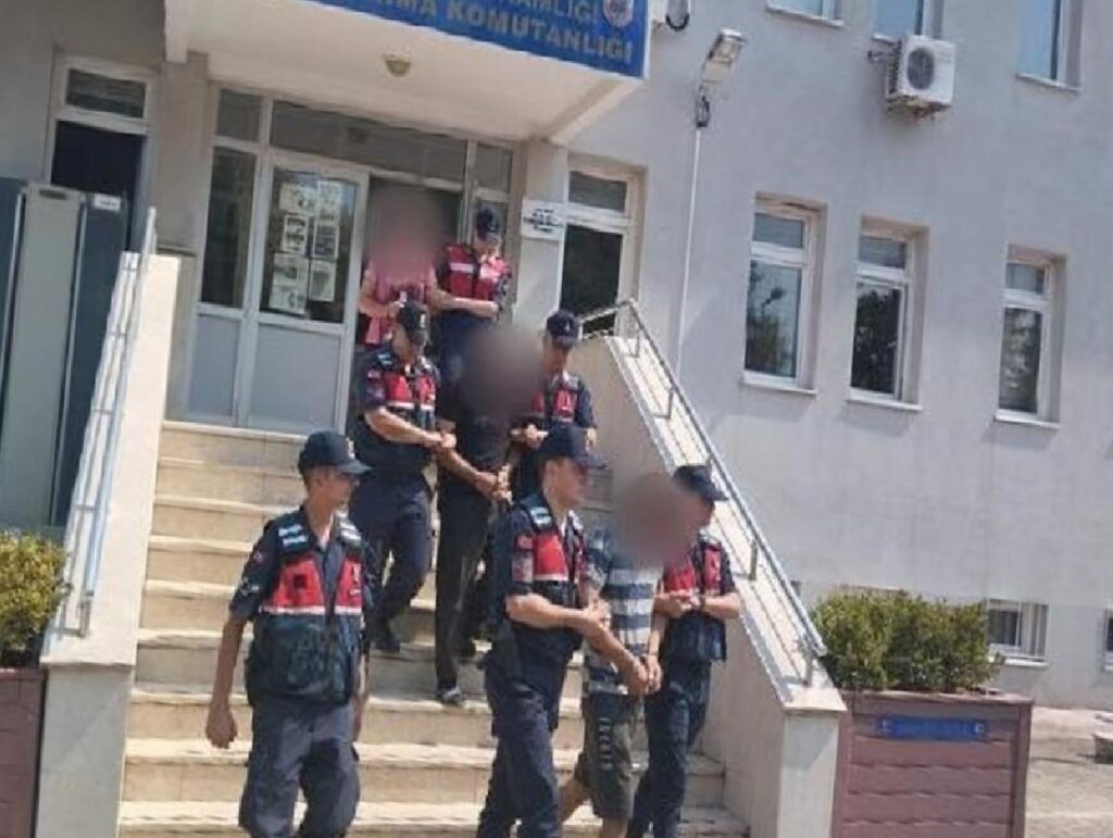 Bursa’da Trafik İşaret Levhalarını Çalan 3 Kişi Yakalandı