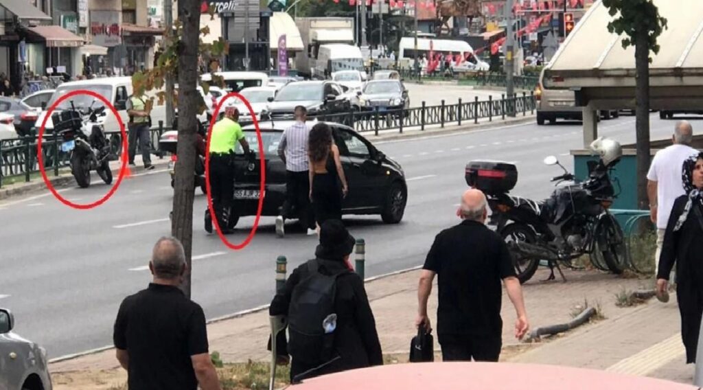 Bursa’da trafik polisi arıza yapan araca yardım etti