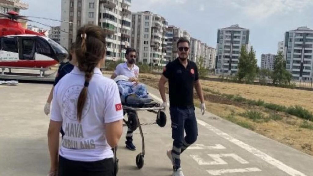Diyarbakır’da Beyin Kan Pıhtılaşması Tanısı Konulan Genç Bayan Ambulans Helikopterle Sevk Edildi