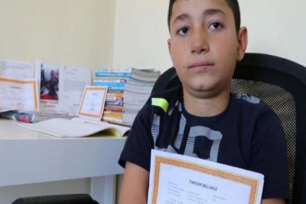 Doğuştan engelli öğrenci, elektronik protezlerle okula gitmek istiyor