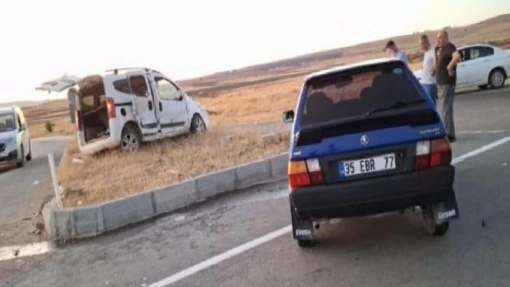 Elazığ’da Hafif Ticari Araç ile Araba Çarpıştı: 2 Yaralı