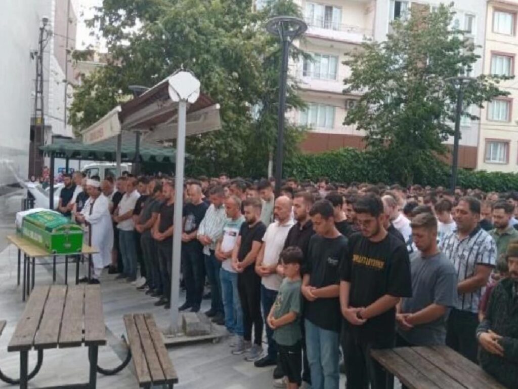 Eren Kaya Gözyaşlarıyla Uğurlandı