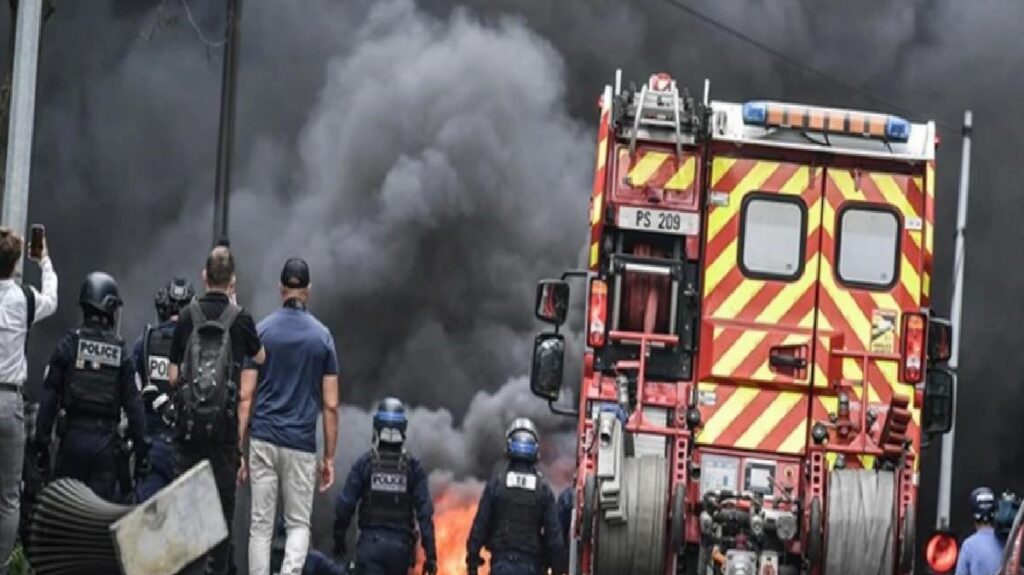 Fransa’daki protestolarda hayatını kaybeden gençle ilgili 5 polis gözaltına alındı