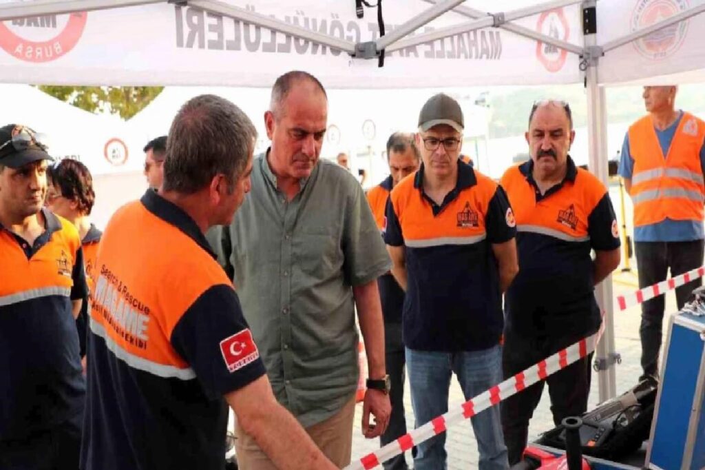 Gemlik Belediyesi, Mahalle Afet Gönüllülerine Ekipman Dayanağı Sağladı