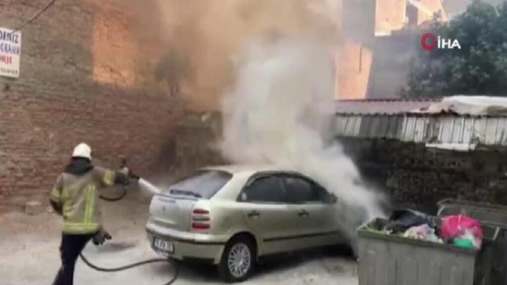 Gemlik’te park halindeki araba alev alev yandı