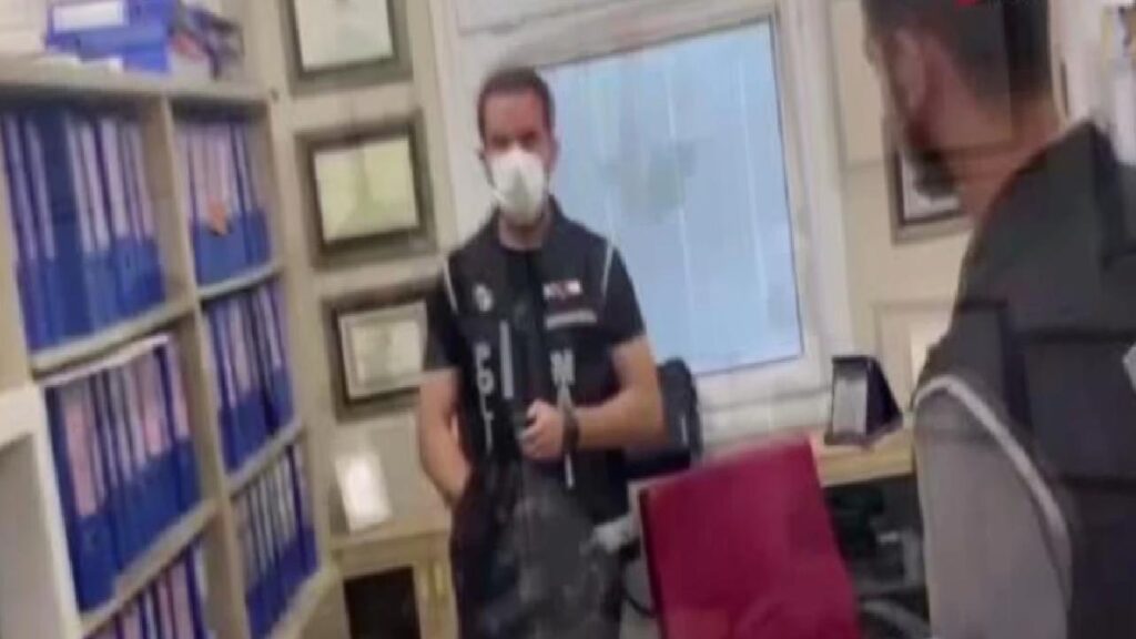 Hastalarından bıçak parası isteyen hekimle ilgili yeni imgelere ulaşıldı