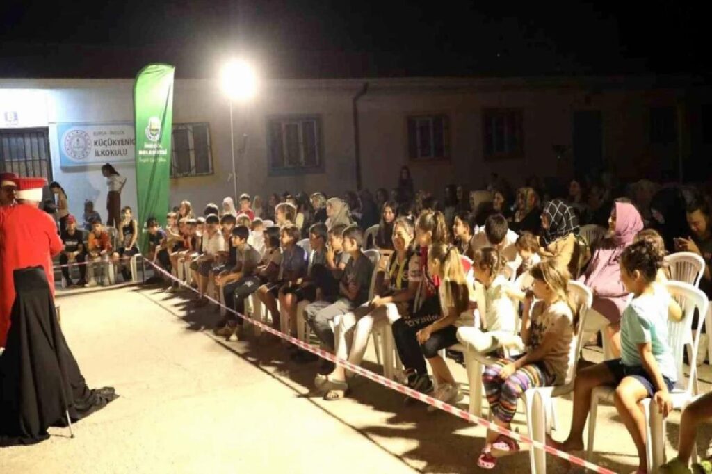 İnegöl Belediyesi Klasik Tiyatro Günleri Kırsal Mahallelerde Çocuklarla Buluştu