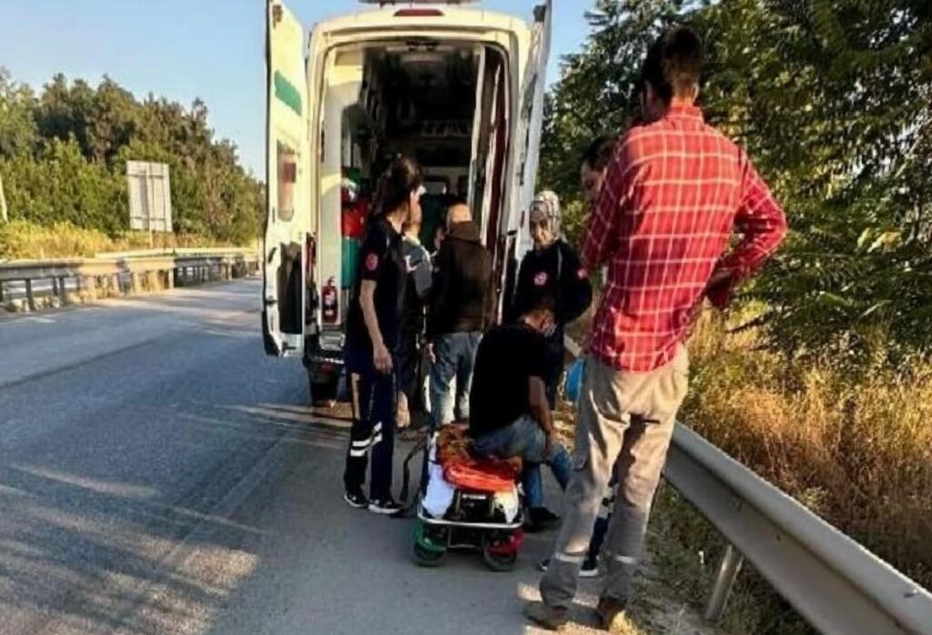 İnegöl’de şarampole düşen minibüs alev aldı: 2 yaralı