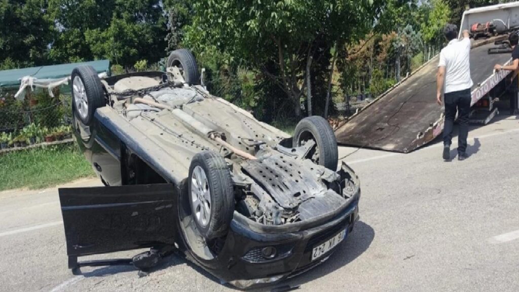 İnegöl’de takla atan arabada 3 kişi yaralandı