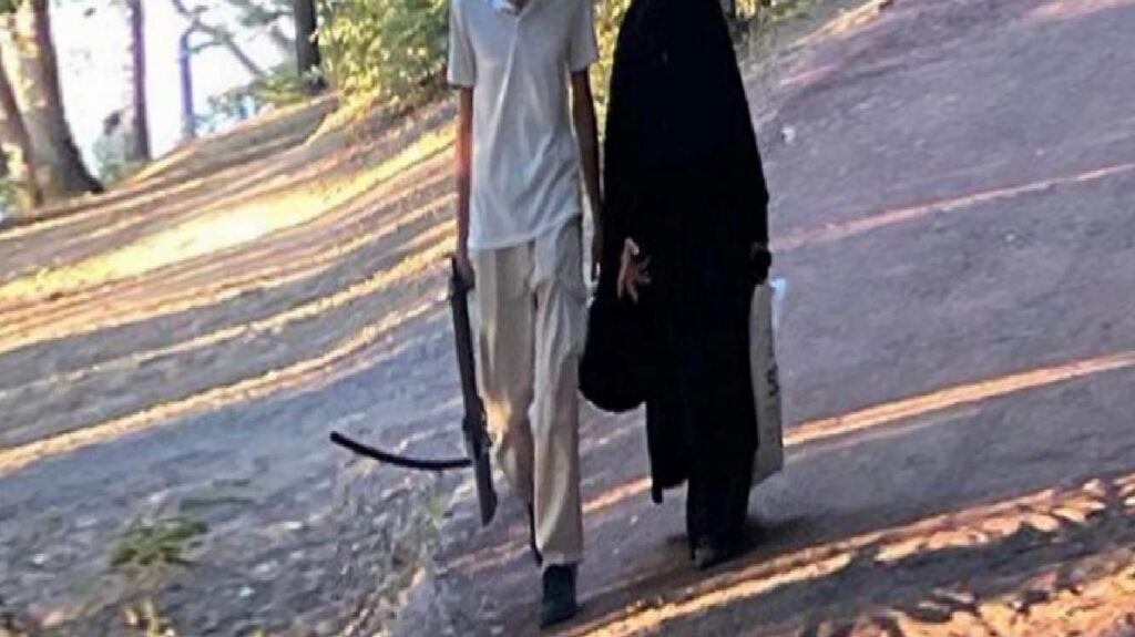 İstanbul’un göbeğinde uzun namlulu silahla gezen çift infial yarattı, gerçek çok öteki çıktı