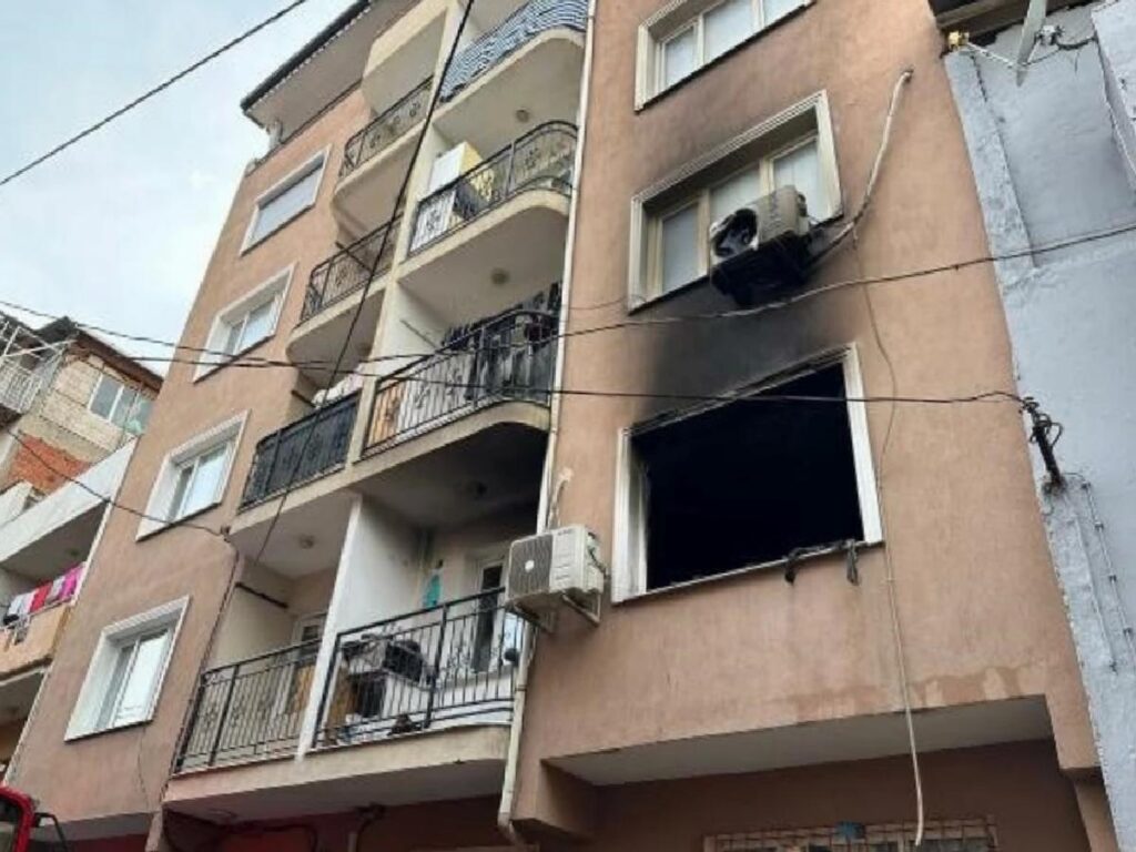 İzmir’de apartman yangınında 9 kişi dumandan etkilendi