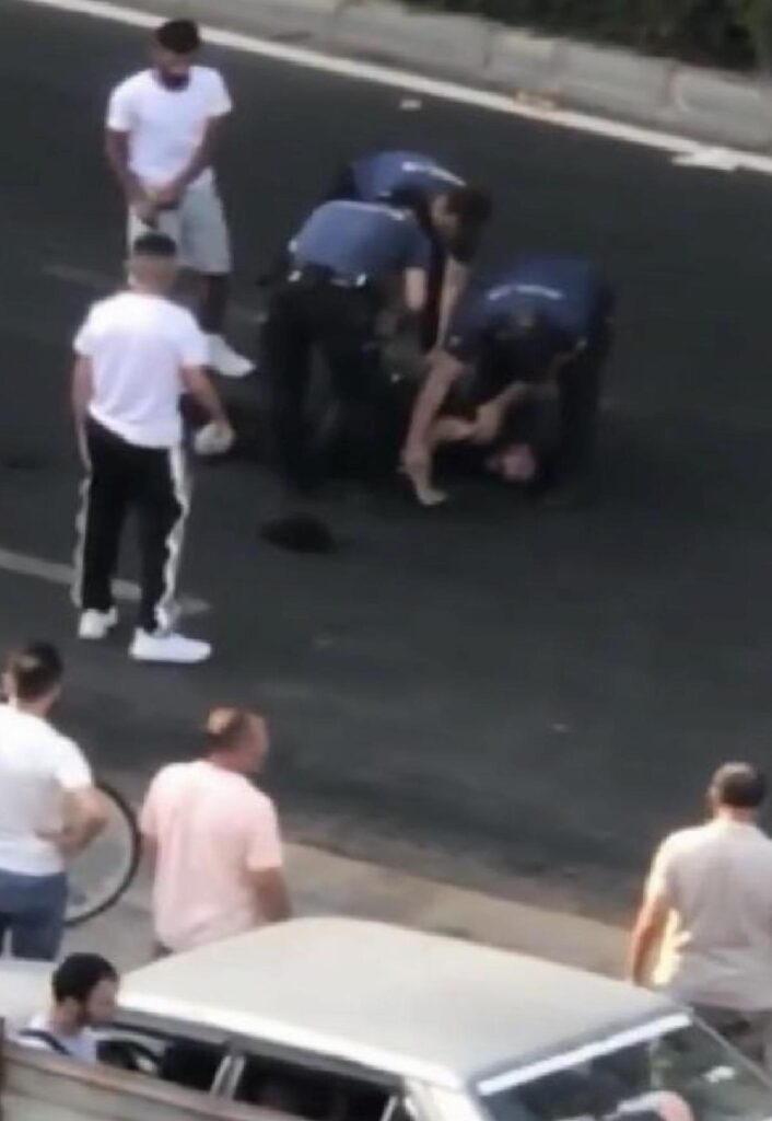 İzmir’de cep telefonu gaspı şüphelisi polis tarafından vuruldu