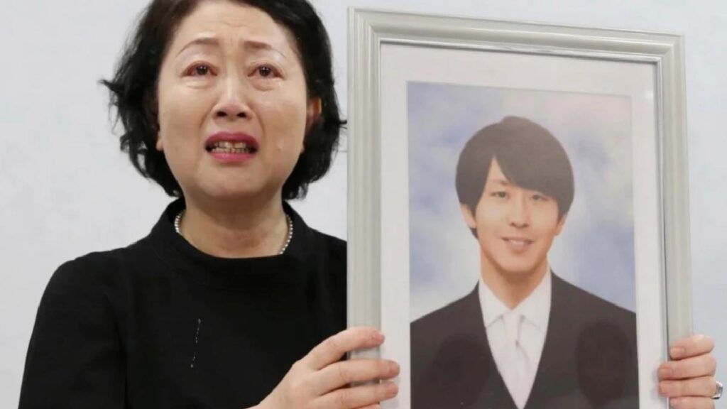 Japonya’da intihar eden hekimin ailesi, oğullarının çok çalışma temposundan ötürü intihar ettiğini söyledi