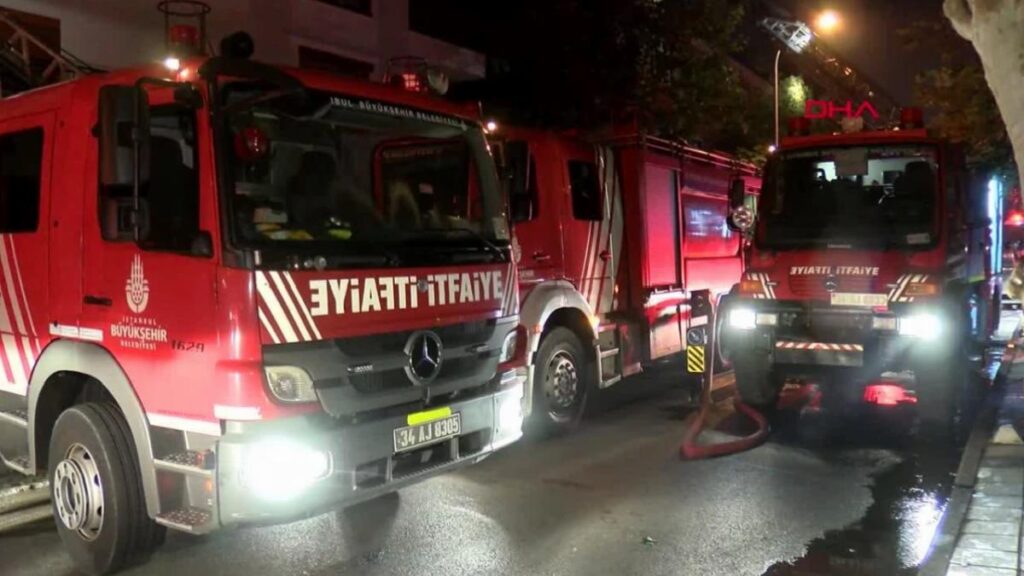 Kadıköy’de Yangında Balkonda Mahsur Kalan Çift Kendini Boşluğa Bıraktı