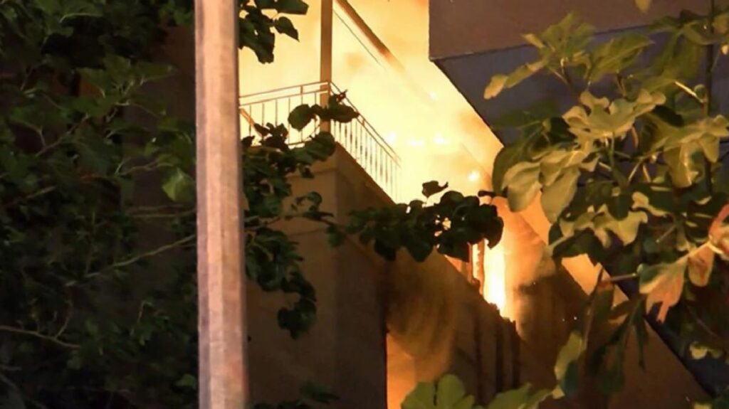 Kadıköy’de yangından kurtulmak için binanın 3. katından atlayan bayan hayatını kaybetti