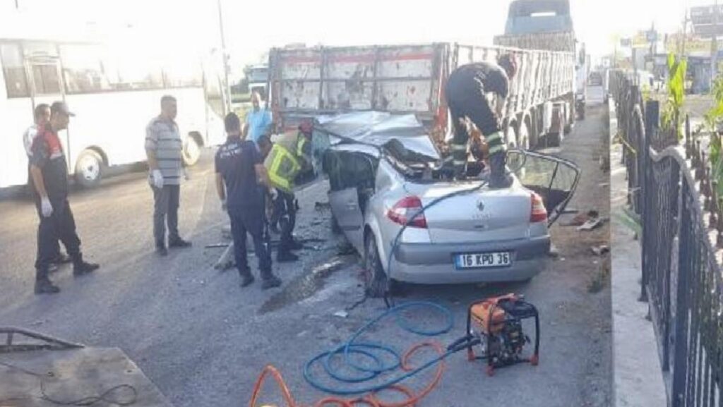 Karacabey’de TIR Kazasında Hayatını Kaybeden Aile Son Seyahatine Uğurlandı