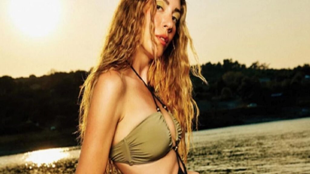 Kim der 2 çocuk annesi! Sinem Kobal’de süpr küçüklü tatil pozları